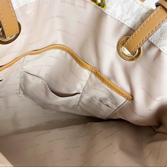 Michael Kors JET SET Vanilla Large Tote - Picture 12 of 14